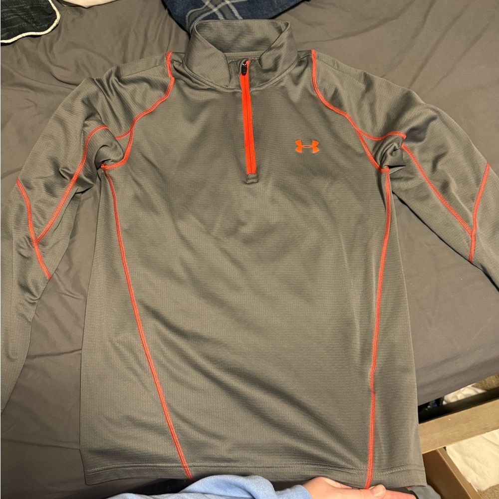 UA pullover